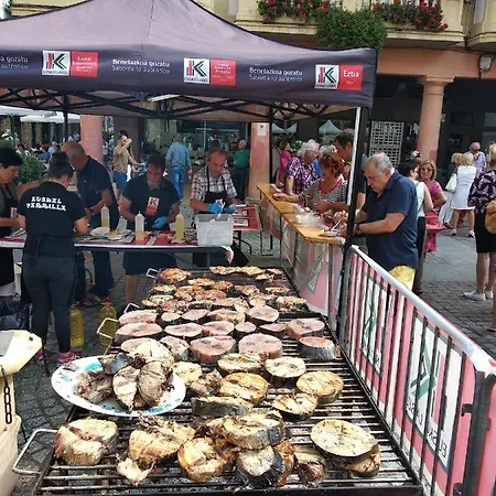 Apartamento Sarakatua15 Vistas Espectaculares - Familias Y Parejas - 2 Independientes - Amplio Salón Cocina Comedor - Garaje Opcional En Pleno Centro Urbano Zarautz